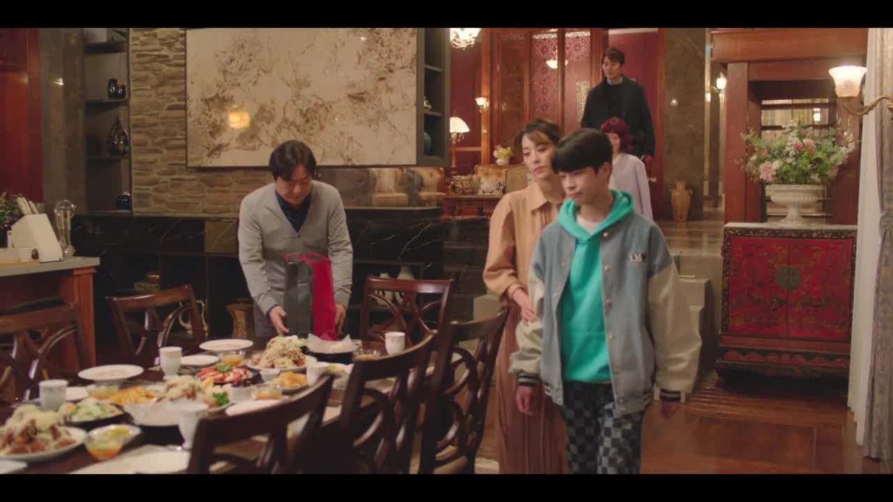 Кадр 12 серии