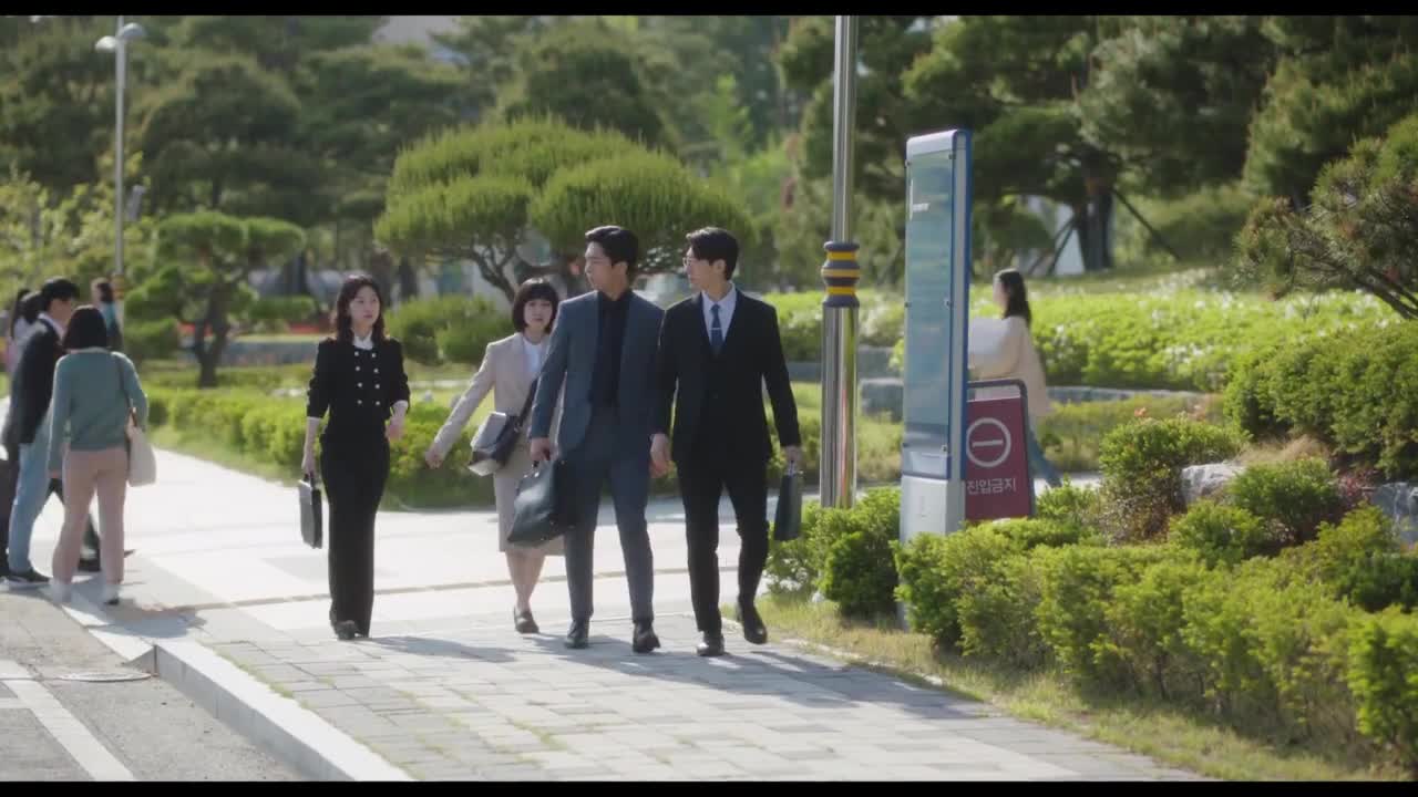 Кадр 12 серии